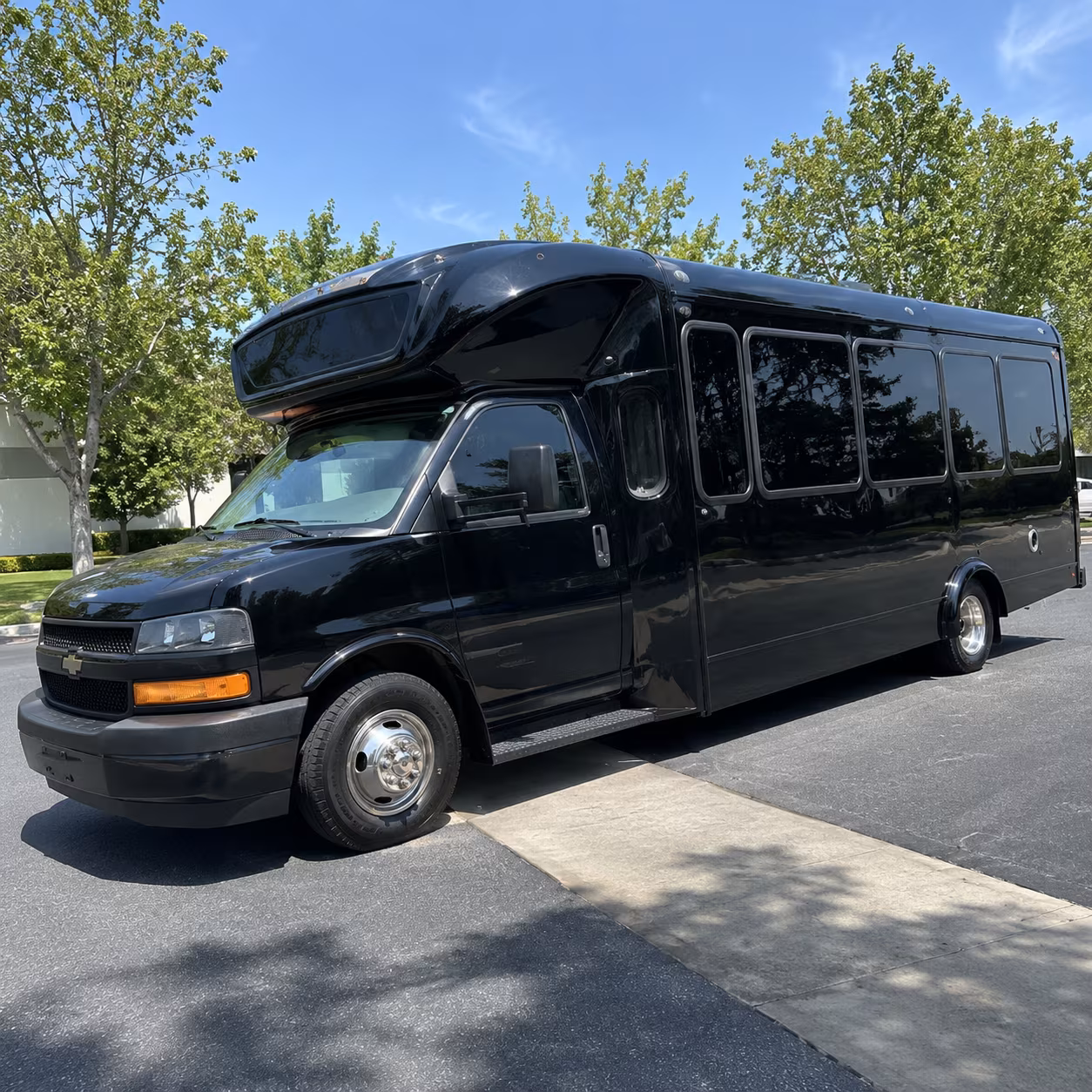 harrisburg 15 passenger party bus